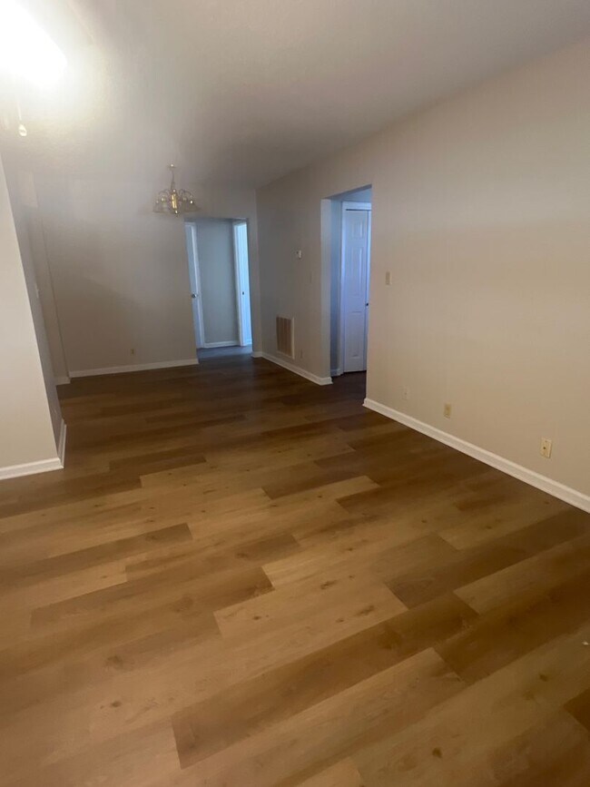 Building Photo - 69-71 Summerfield Rd