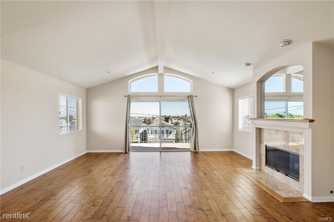 Building Photo - 3 br, 2.5 bath House - 1613 Wollacott St
