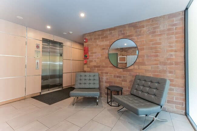 Foto del edificio - 905 E Cherry St