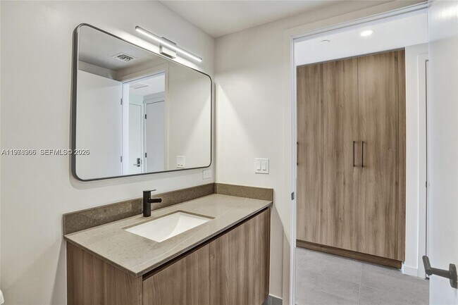 Foto del edificio - 121 NE 5th St