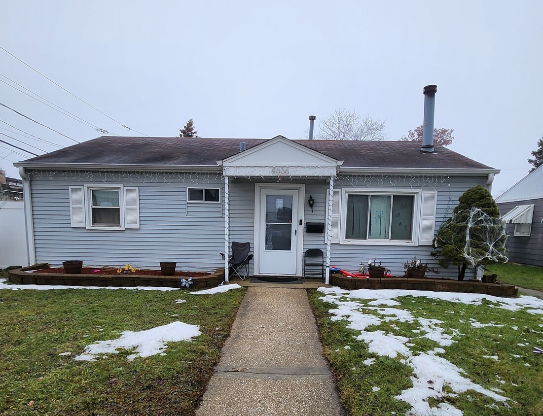 Foto principal - 4636 Hawthorne Ave