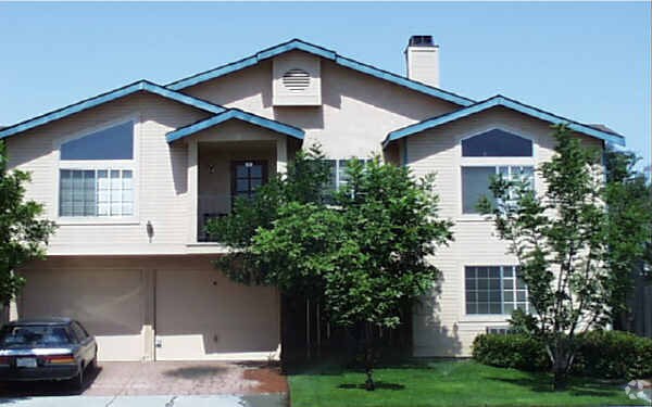 Building Photo - 4262 Van Dyke Ave