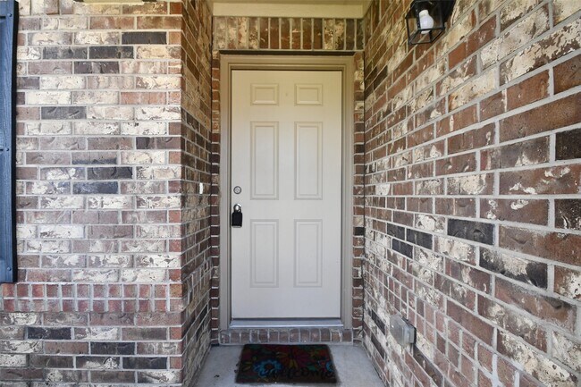 Building Photo - 5010 Brewcastle Ln