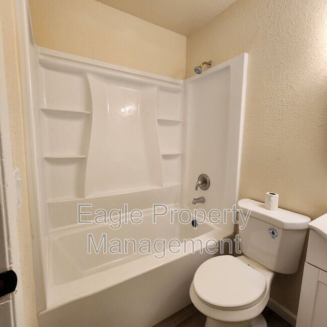 Foto del edificio - 1200 Wayland Ave