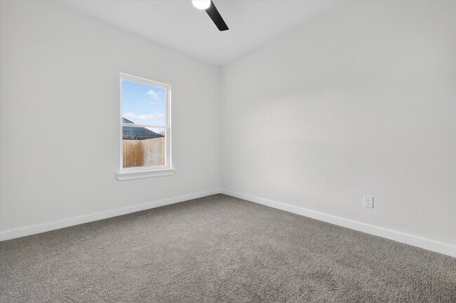 Building Photo - 1415 Farmhouse Ave