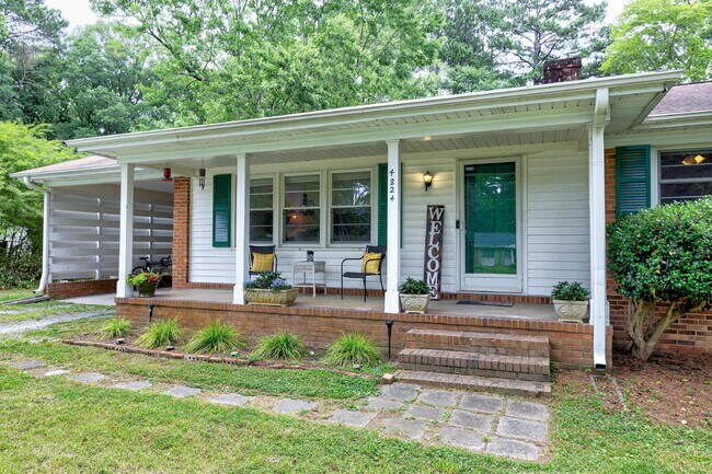 Foto del edificio - 4824 Stafford Dr