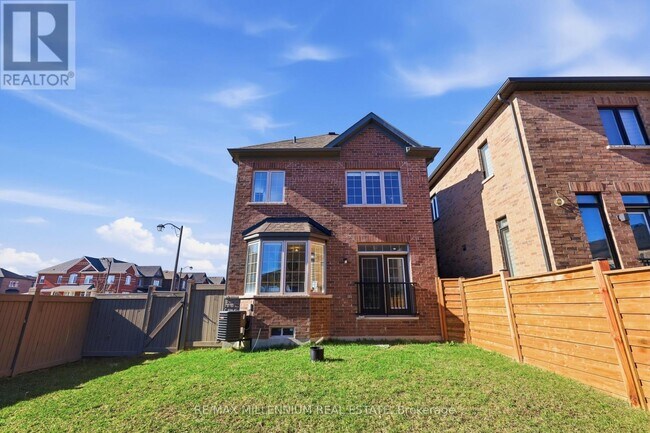 Photo du bâtiment - 42 Port Renfrew Ave