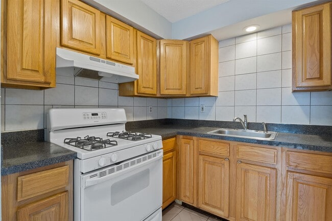 Building Photo - 431 7th St