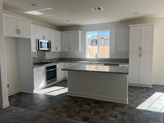 Building Photo - 2040 Divine Arroyo