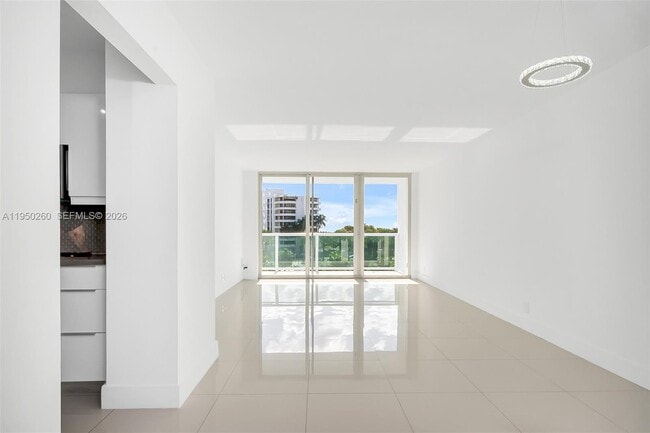Building Photo - 100 Bayview Dr