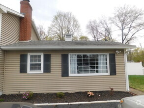 Building Photo - 5 Larson Dr