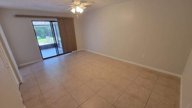 Foto del edificio - 2/1 w/ Garage in Seminole - Duplex