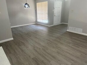 Building Photo - 119 Wildwood Dr