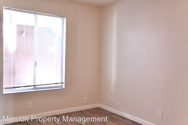 Building Photo - 2 br, 1.5 bath House - 2755 Country Dr Uni...