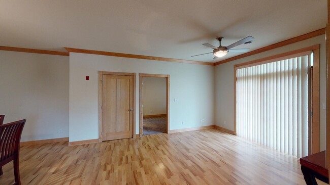 Building Photo - AVAILABLE AUGUST 1st! Cute Condo w/Securit...