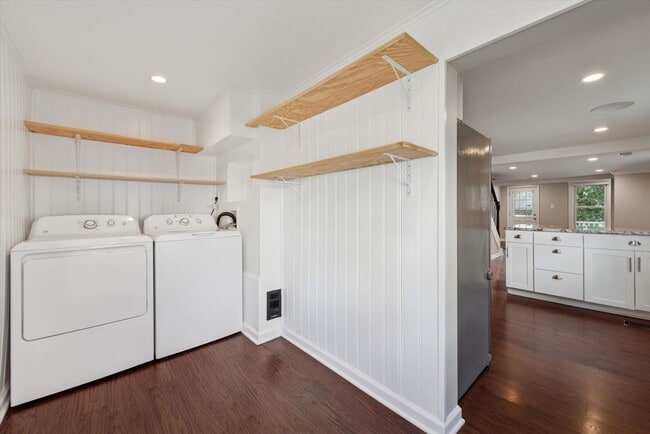 Foto del edificio - Recently Renovated 2 Bed 1 Bath Twin in We...