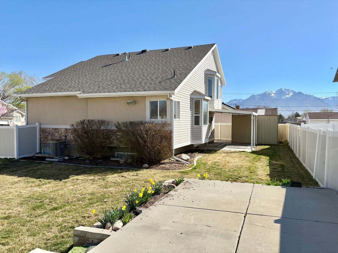 Building Photo - Coming Soon! Spacious Living + RV Parking! 3-Bedroom Home with Yard & Garage