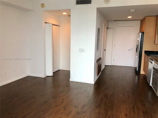 Foto del edificio - 60 SW 13th St