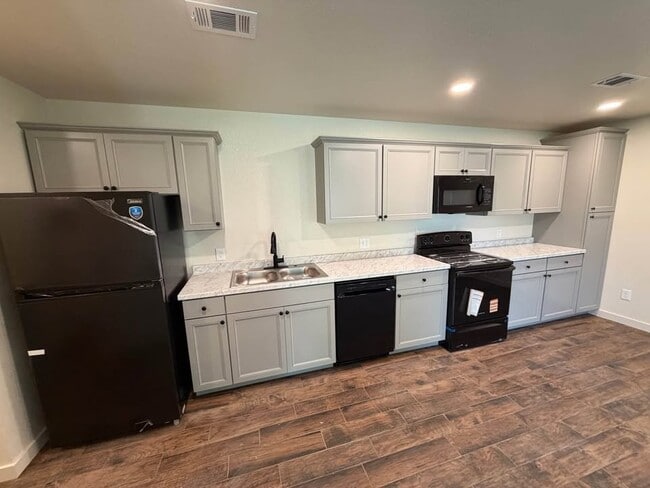 Building Photo - 132 Laura Anne Loop