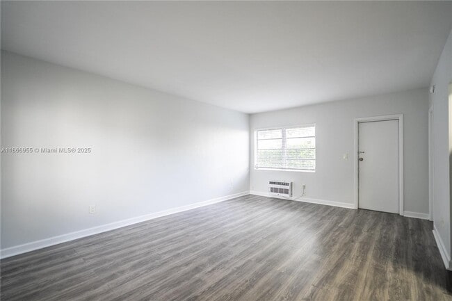 Building Photo - 460 NE 82nd Terrace