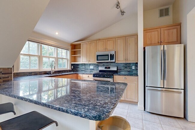 Building Photo - 90 Highland Ave