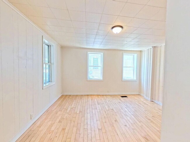 Foto del edificio - 4-Bed Farmhouse Minutes from UVM Campus (30 Chase St)