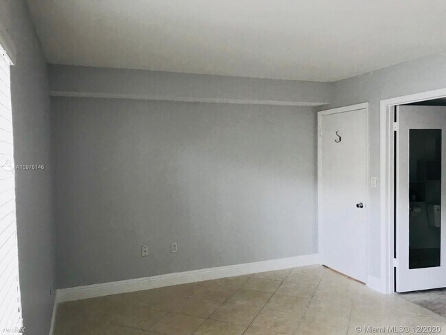 Foto del edificio - 1 br, 1 bath Condo - Coral Pointe Townhomes