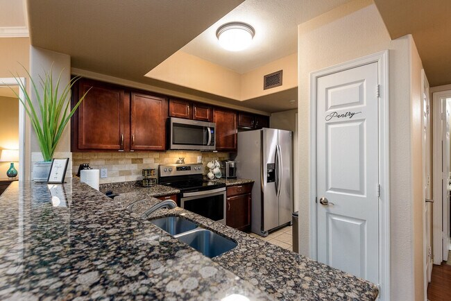 Building Photo - 14777 N Apartment