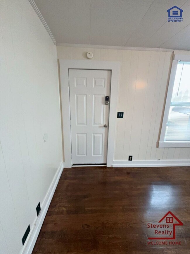 Building Photo - 117 Poplar St