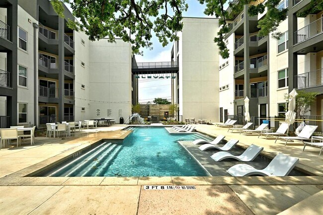 Foto del edificio - 4801 Springdale Rd