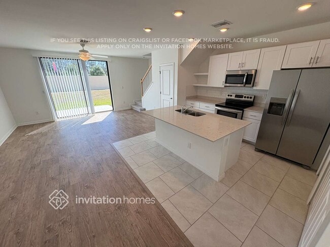 Building Photo - 2065 E Landings Wy