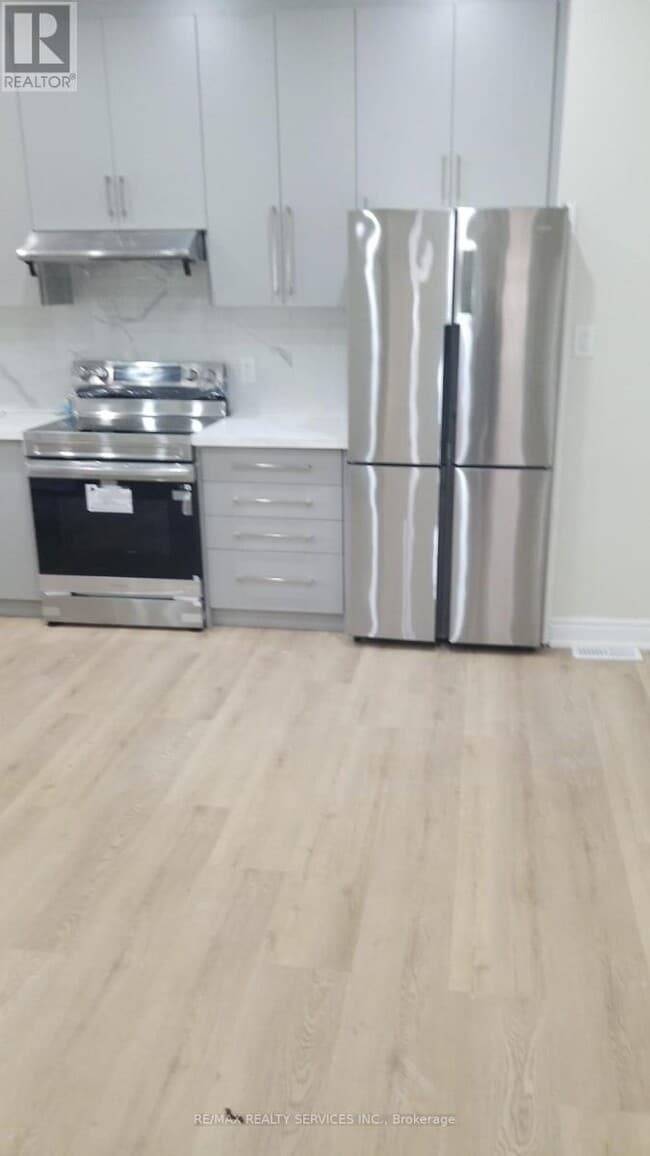 Building Photo - 8918 Wellington Rd 124