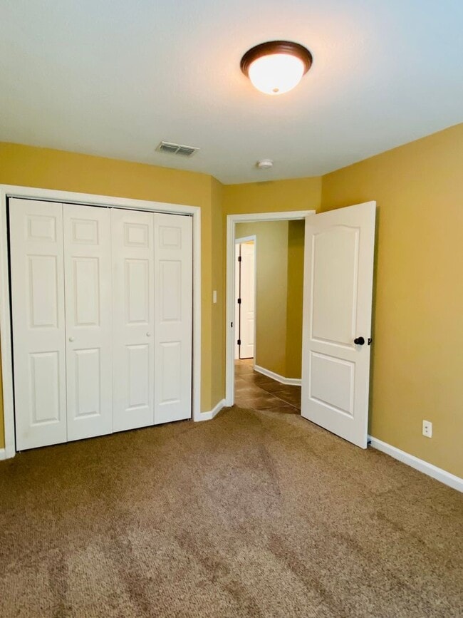 Building Photo - Townhome for Rent with Garage!