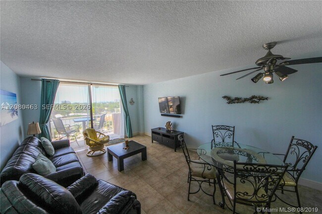 Foto del edificio - 2350 NE 135th St