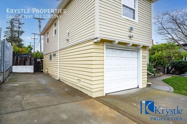 Building Photo - Beautiful Vallejo Home For RENT! 3 BD, 2.5...