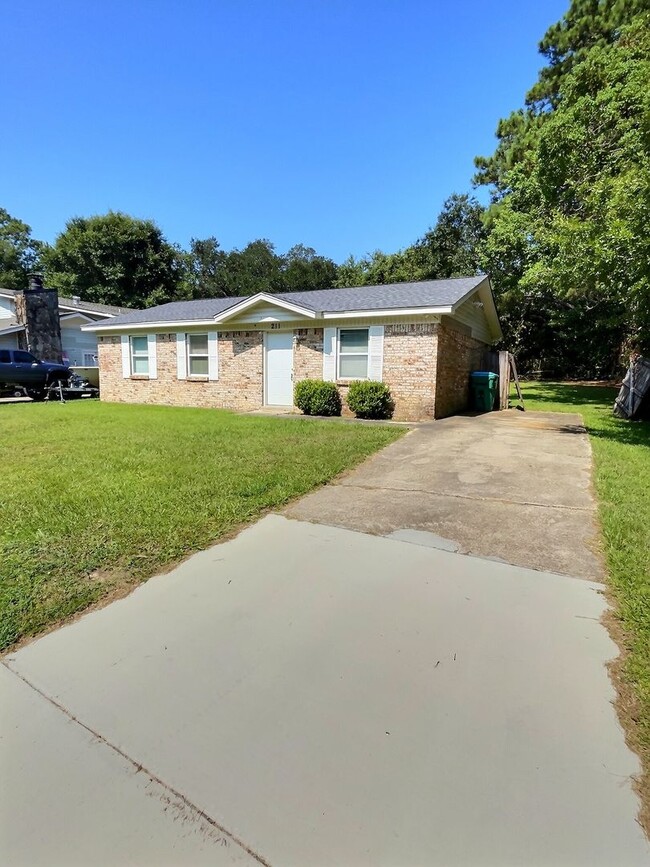 Building Photo - 3-Bedroom Home in Ocean Springs – Prime Lo...