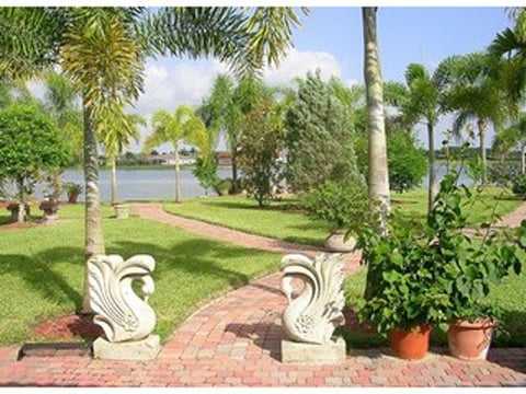 Building Photo - 637 Grand Rapids Blvd