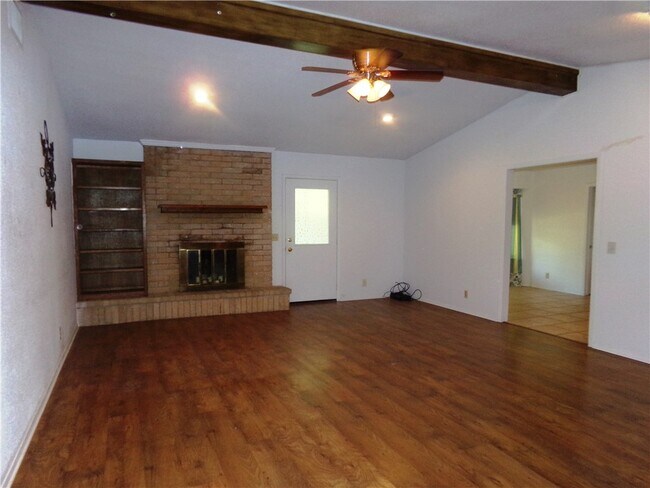 Building Photo - 100 Pecan Dr