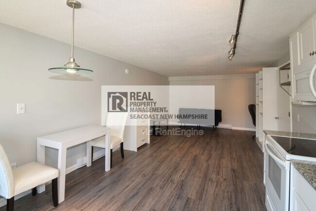 Foto del edificio - 93 Henry Law Ave