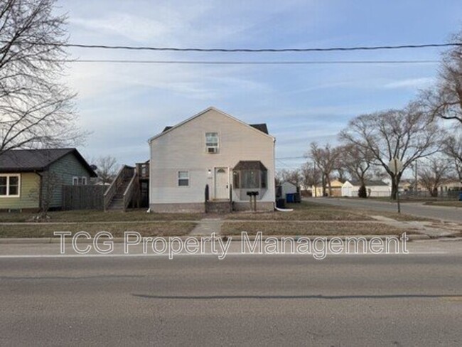 Building Photo - 1600 W Main St