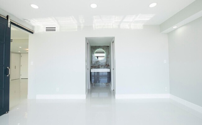 Building Photo - 2400 Presidential Way