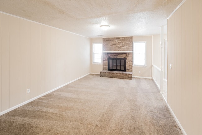 Building Photo - Charming 3-Bedroom Brick Home