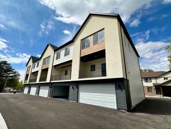 Building Photo - The Main