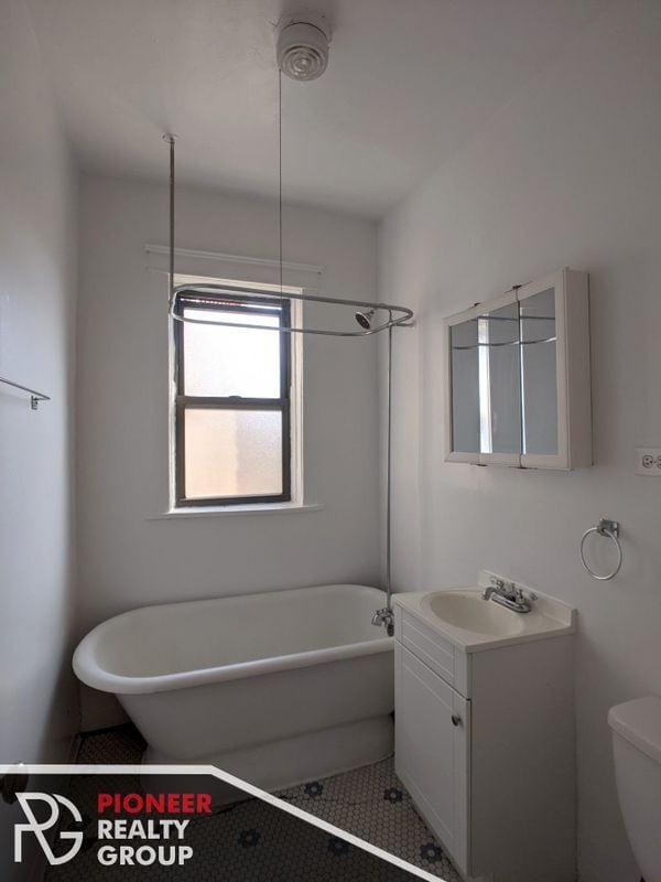 Building Photo - 2518 N Kedzie Blvd