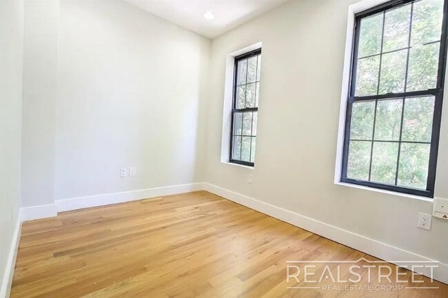 Building Photo - Greene Avenue