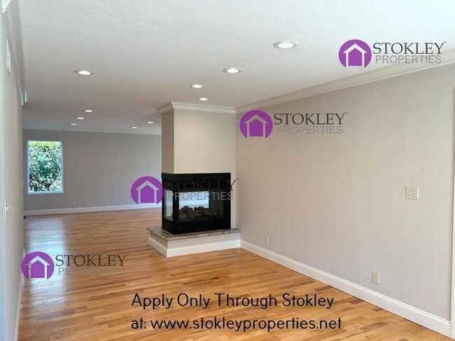 Building Photo - 5958 Vía del Cielo