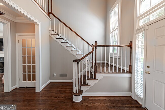 Building Photo - 1111 Lake Washington Dr NW
