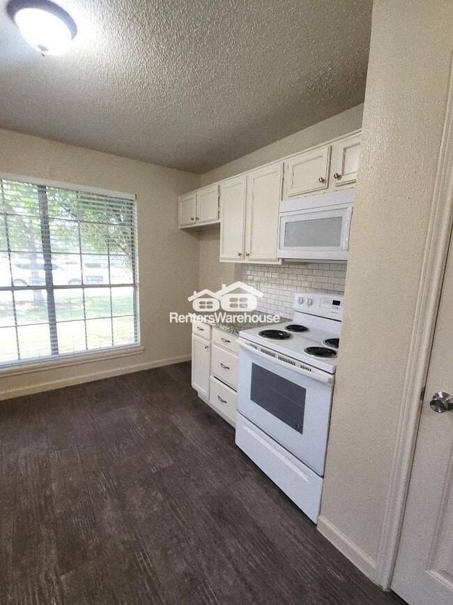 Foto del edificio - 3835 Brookwind Dr