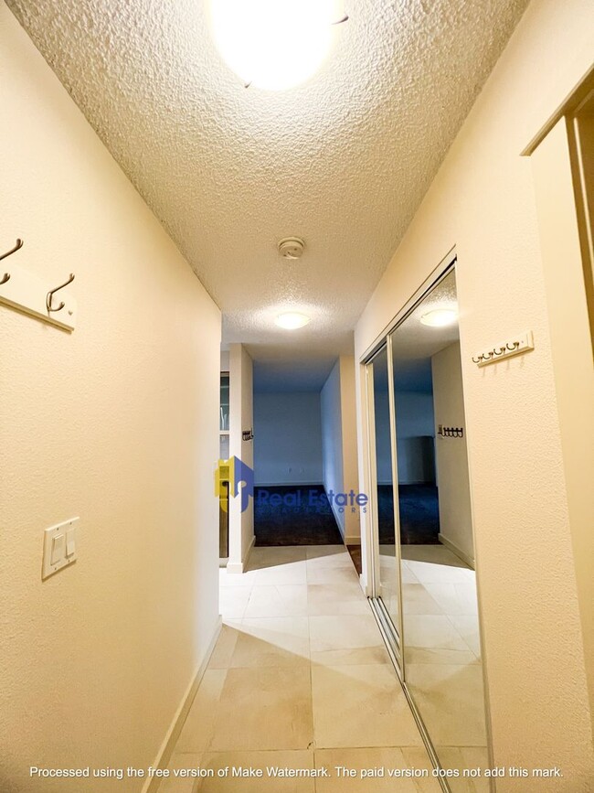 Foto del edificio - Pet Friendly one bedrom condo available at...