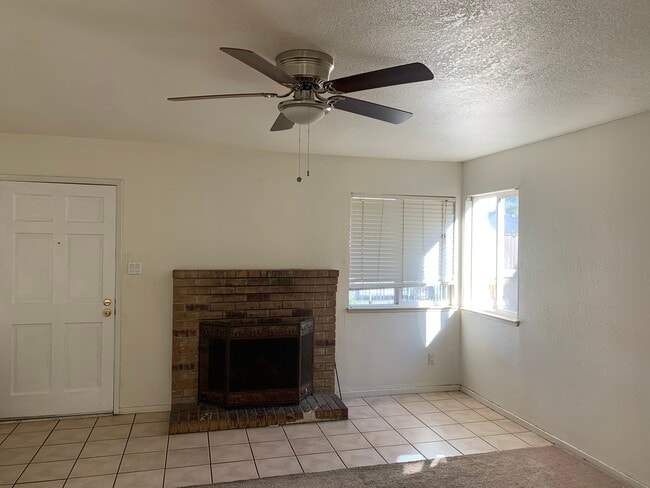 Building Photo - 2730 Mendonca Dr